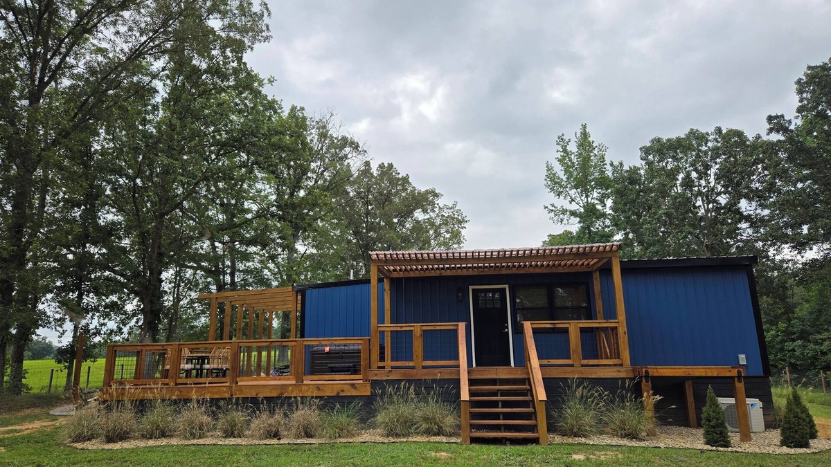 Sparta House | Pet friendly 2 acre fenced yard 2-bedroom house close to Fall Creek Falls