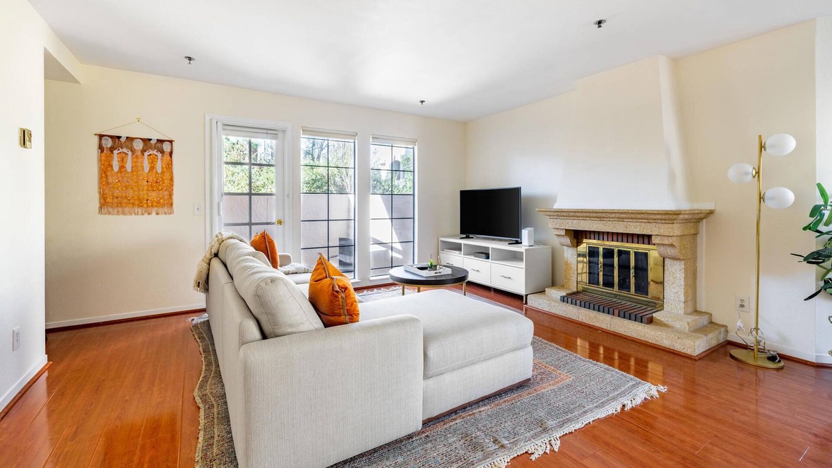 Cupertino Apartment | Pet-Friendly 2BR Condo in Cupertino near Apple HQ