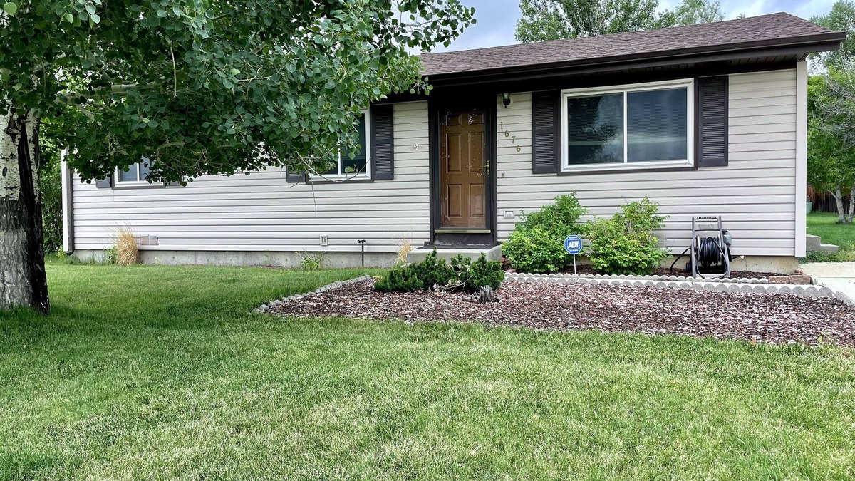 Sheridan House | Pet Friendly 3 bedroom home near hospital, walking paths, Large fenced Backyard