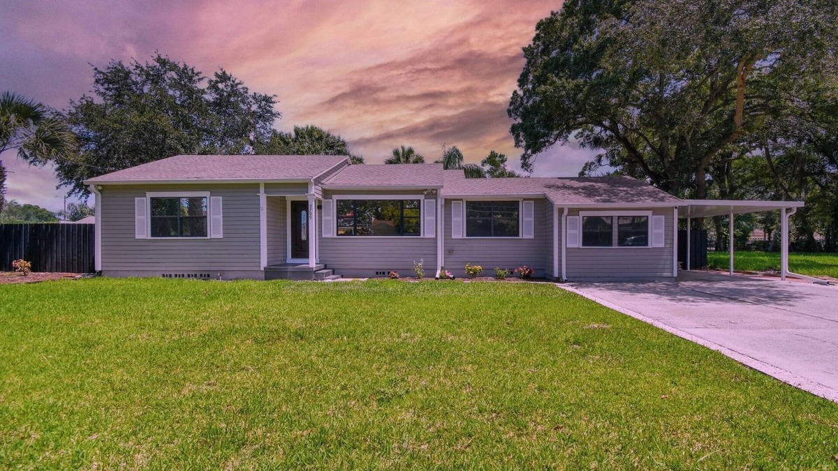 Virginia Park House | Pet-friendly 3bdr 2bath house close to airport, downtown, beach and restaurants.
