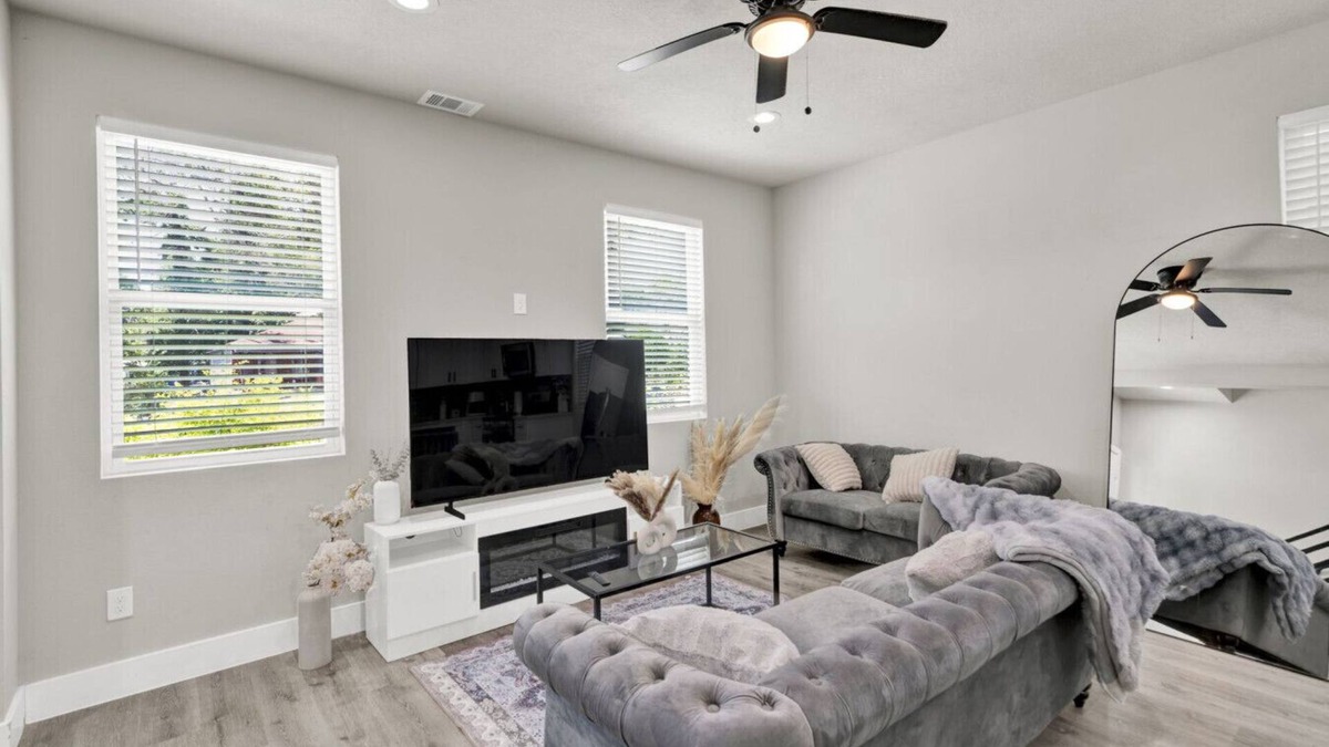 Humble House | Pet-Friendly 3BR/3BA 15 Min to Airport