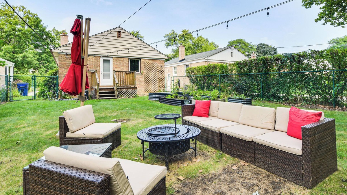 Evanston House | Pet-Friendly Abode, 2 Mi to Dtwn Evanston!