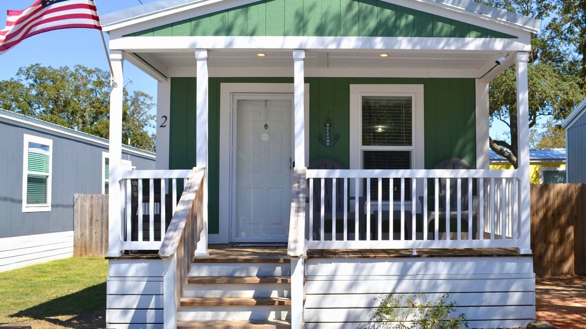 Navarre Cottage | Pet friendly, affordable vacation rentals