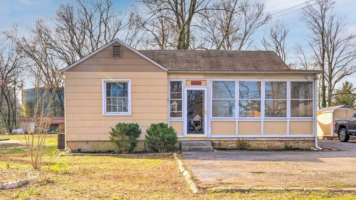 Hybla Valley House | Pet-Friendly Alexandria Getaway w/ Fire Pit!