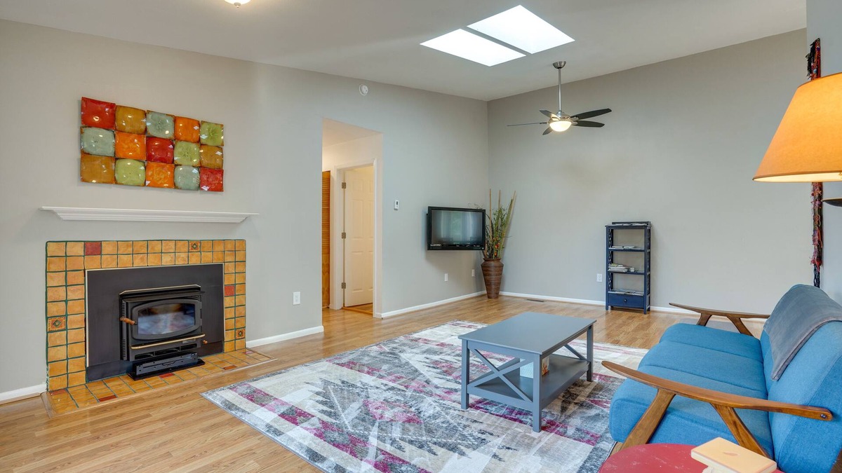 Scenic Foothills House | Pet-Friendly Anchorage Home - 8 Mi to Downtown!