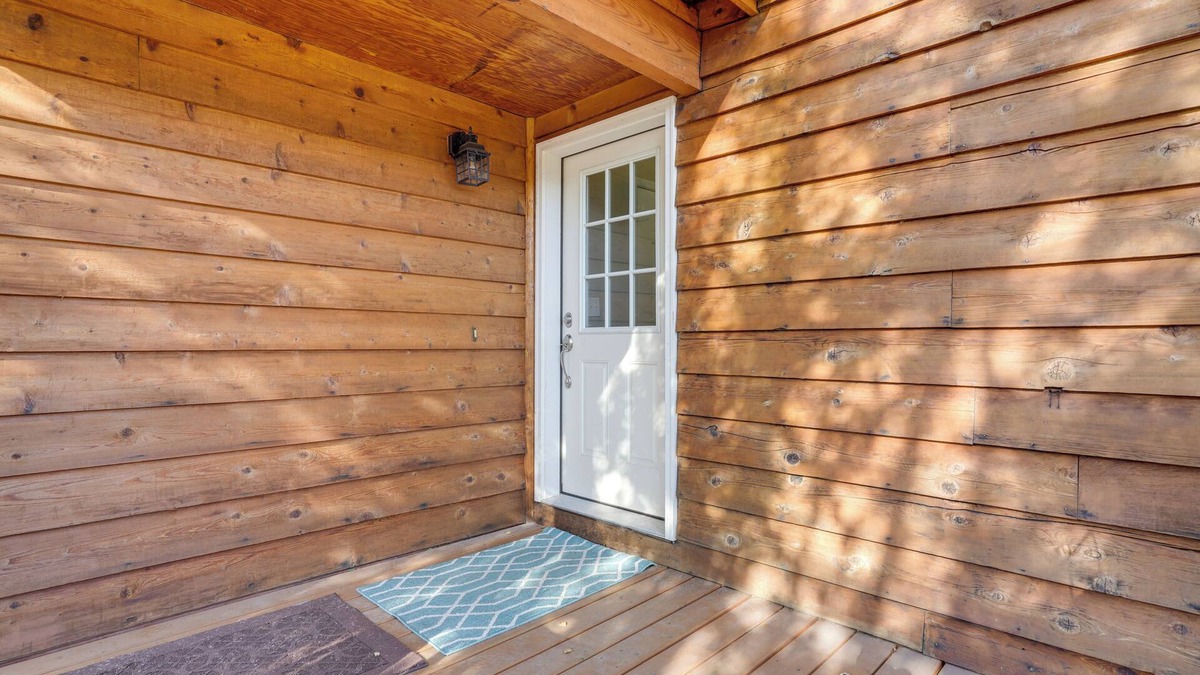 Scenic Foothills Cottage | Pet-friendly Anchorage Home - 8 Mi to Downtown!