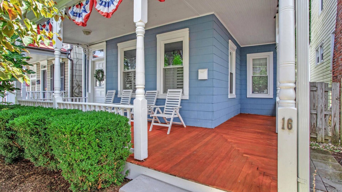 Homewood House | Pet Friendly Annapolis Stay Walk to DTA & Stadium