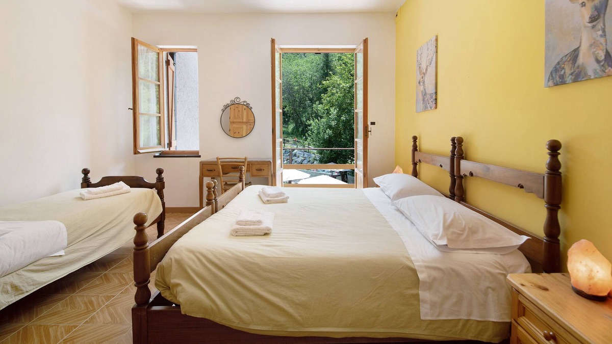 Borzonasca Apartment | Pet-Friendly Apartment with Mountain View, Shared Pool & Wi-Fi