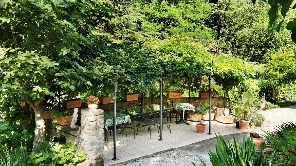 Cassinasco Apartment | Pet-Friendly Apartment CasaFiò Grotta with Shared Garden & Wi-Fi