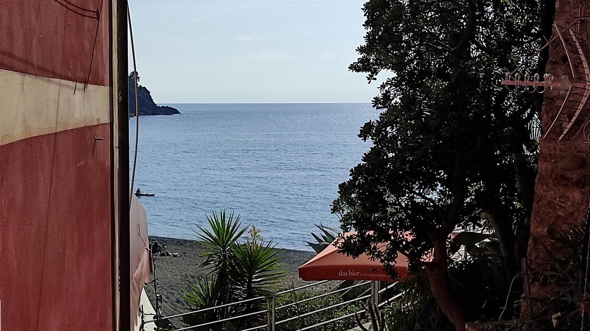 Bonassola Apartment | Pet-Friendly Apartment 'bilocale con il mare dentro' with Sea View
