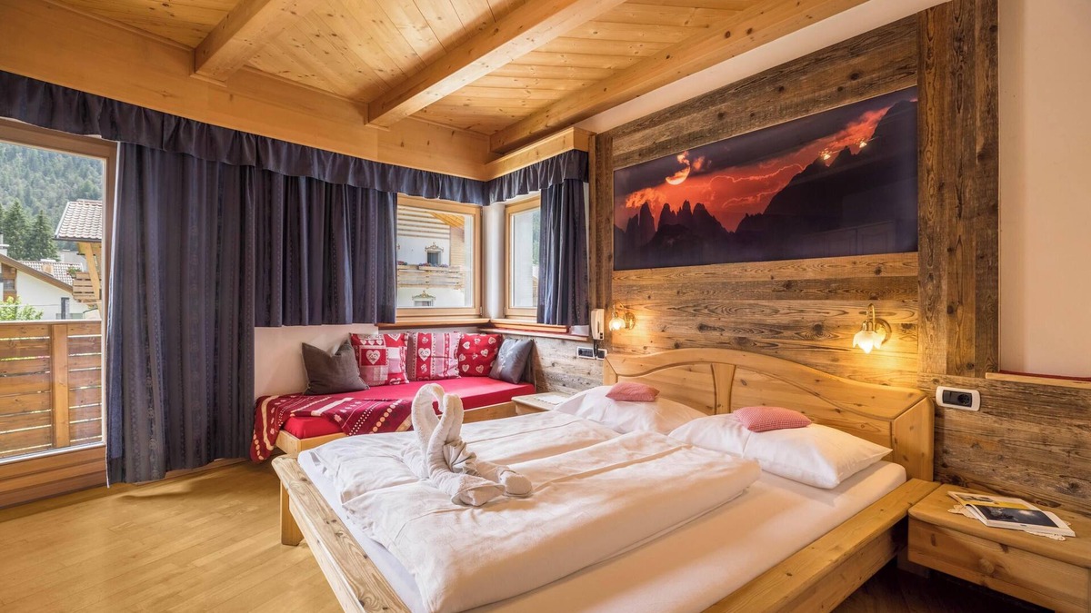 Mareo Ski Chalet | Pet-friendly Apartment "Villa Anita Pares" with Mountain View, Sauna, Wi-Fi, Terrace & Balcony