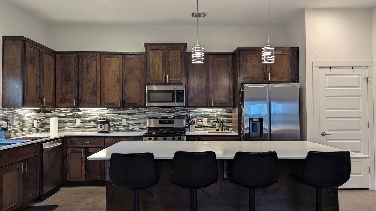 St. Johns House | Pet-Friendly ATX International House