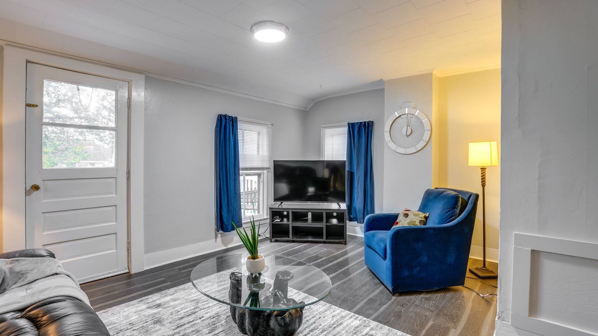 Auburn Apartment | Pet-Friendly Auburn Apartment w/Balcony!