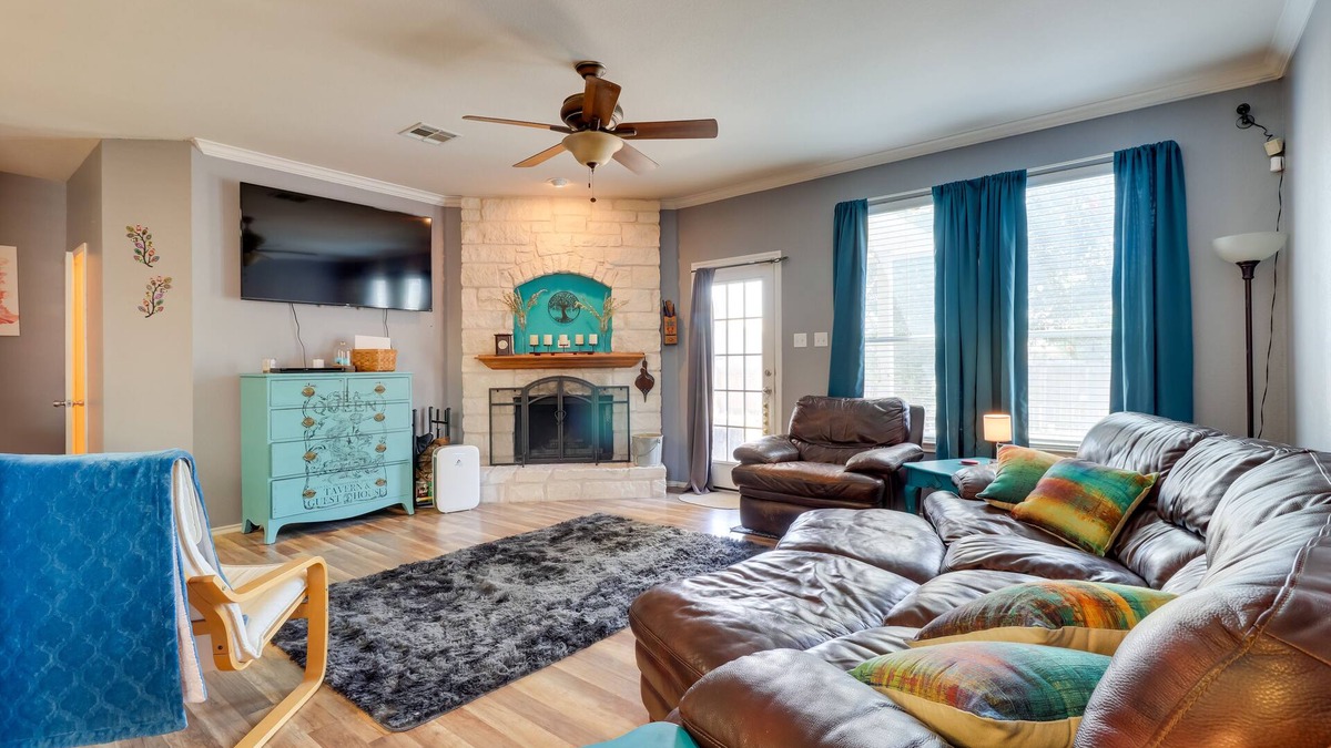 Hutto House | Pet-Friendly Austin Area Home w/Outdoor Oasis