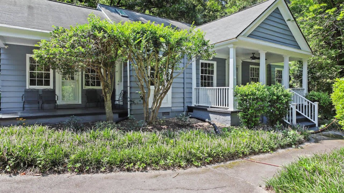 East Raleigh House | Pet Friendly|Beautiful Neighborhood|DT Raleigh