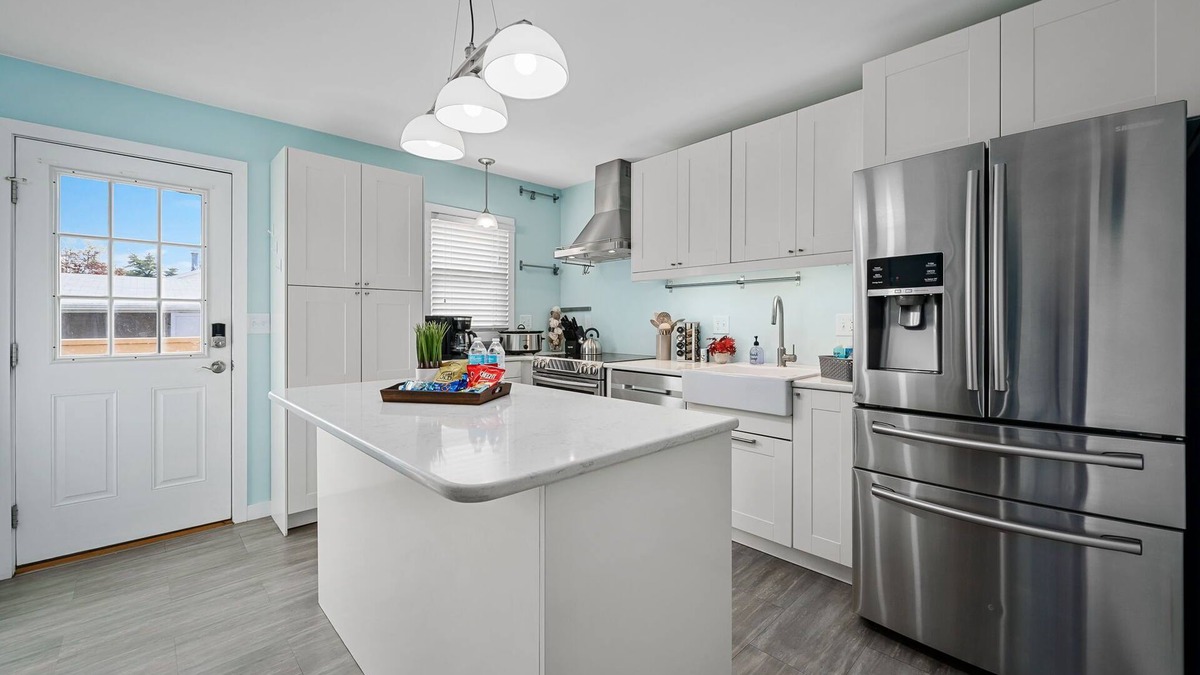 St. Louis House | Pet Friendly - BIG Yard - Fast Wi-Fi - Sleeps 10 - Easy access to I-55 downtown
