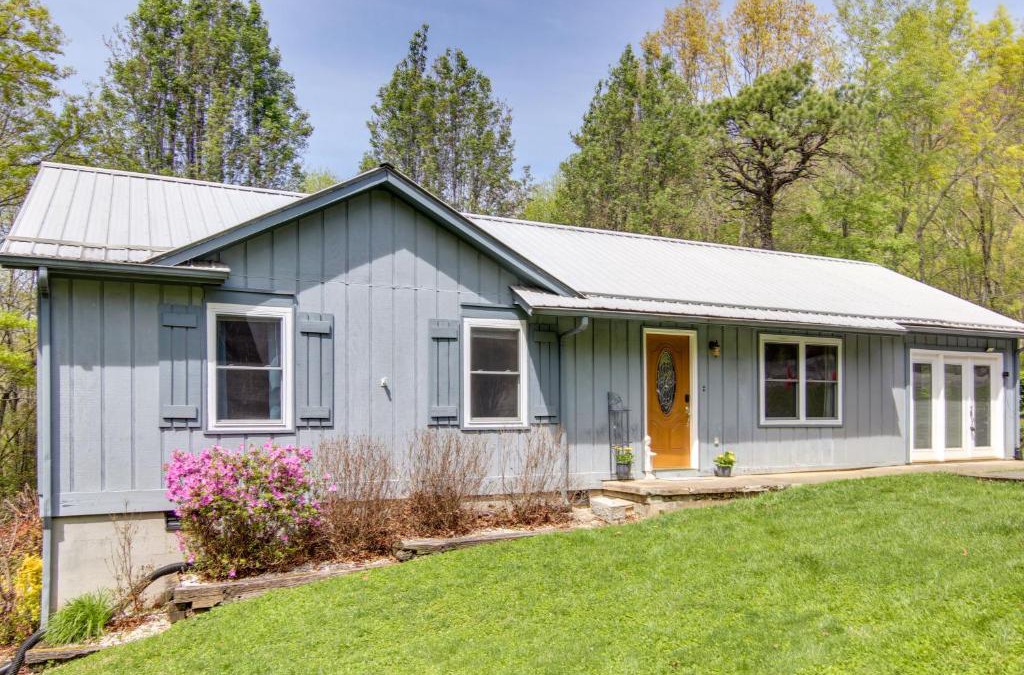 Ridgecrest House | Pet-Friendly Black Mountain Vacation Home with Deck