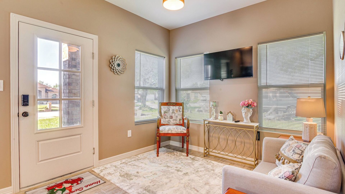 Brownsville Apartment | Pet-friendly Brownsville Apartment w/Yard!