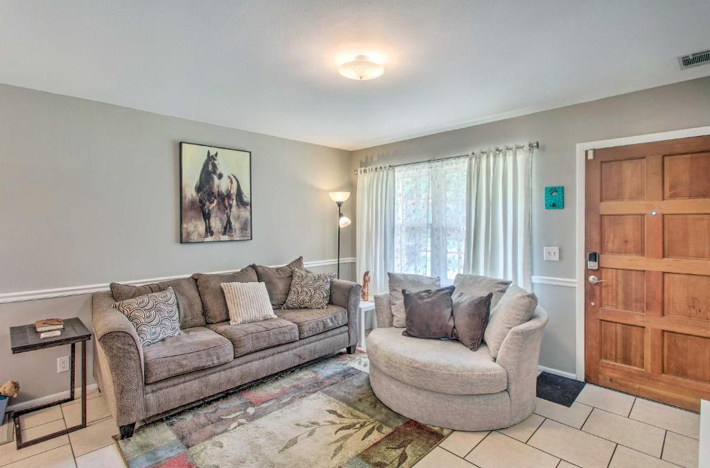 Country Club Estates House | Pet-Friendly Brunswick Retreat with Gas Grill!