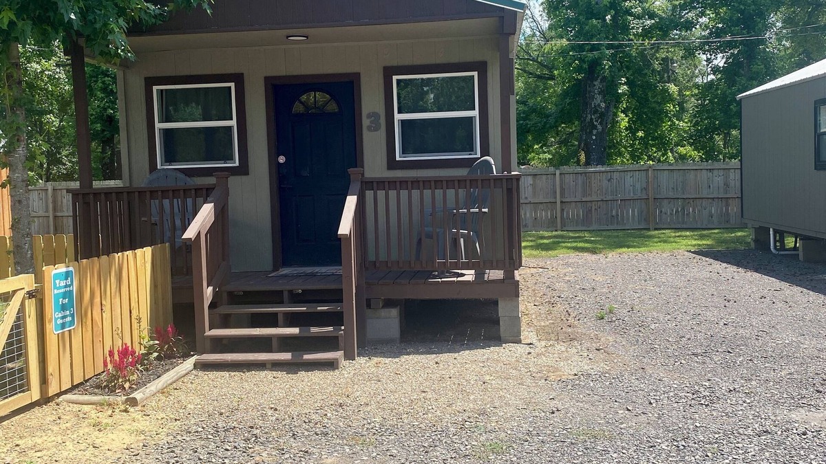 Plainview Cabin | Pet friendly cabin in quiet Plainview with WiFi, AC