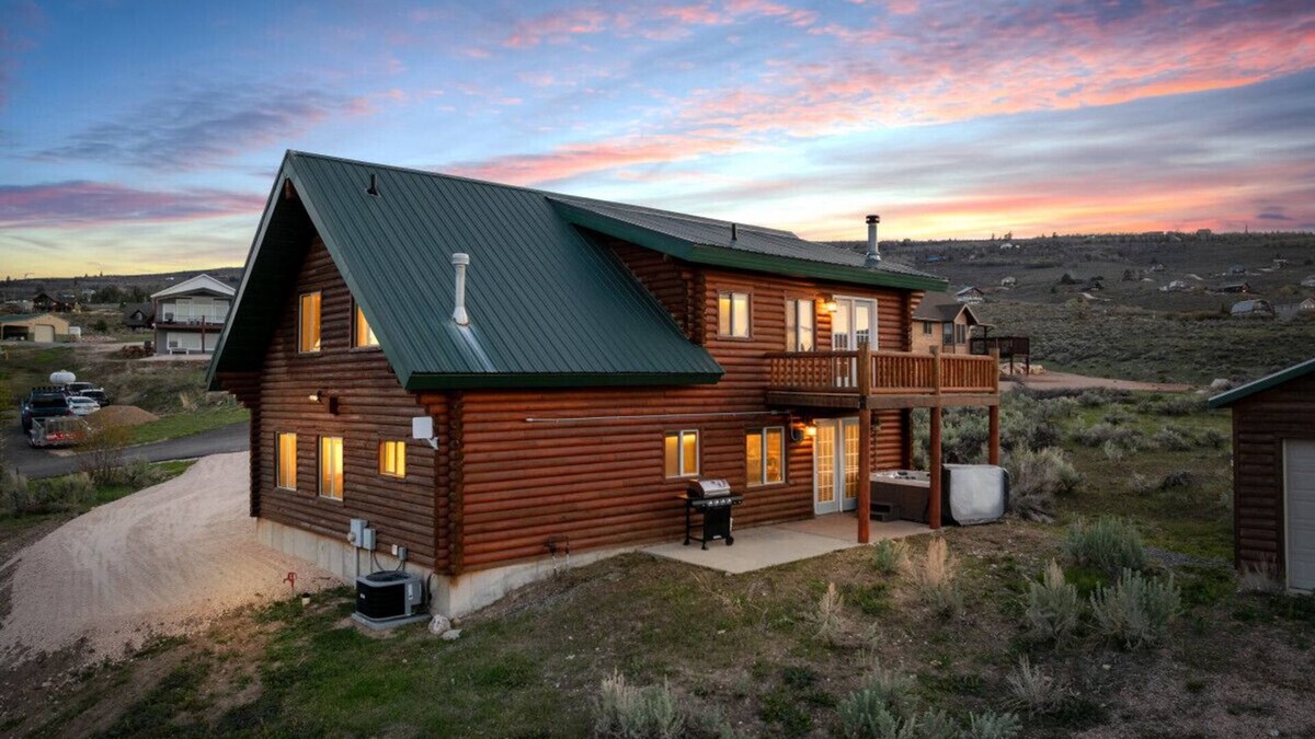 Sweetwater Apartment | Pet-Friendly Cabin | Hot Tub, Pool Table & Views