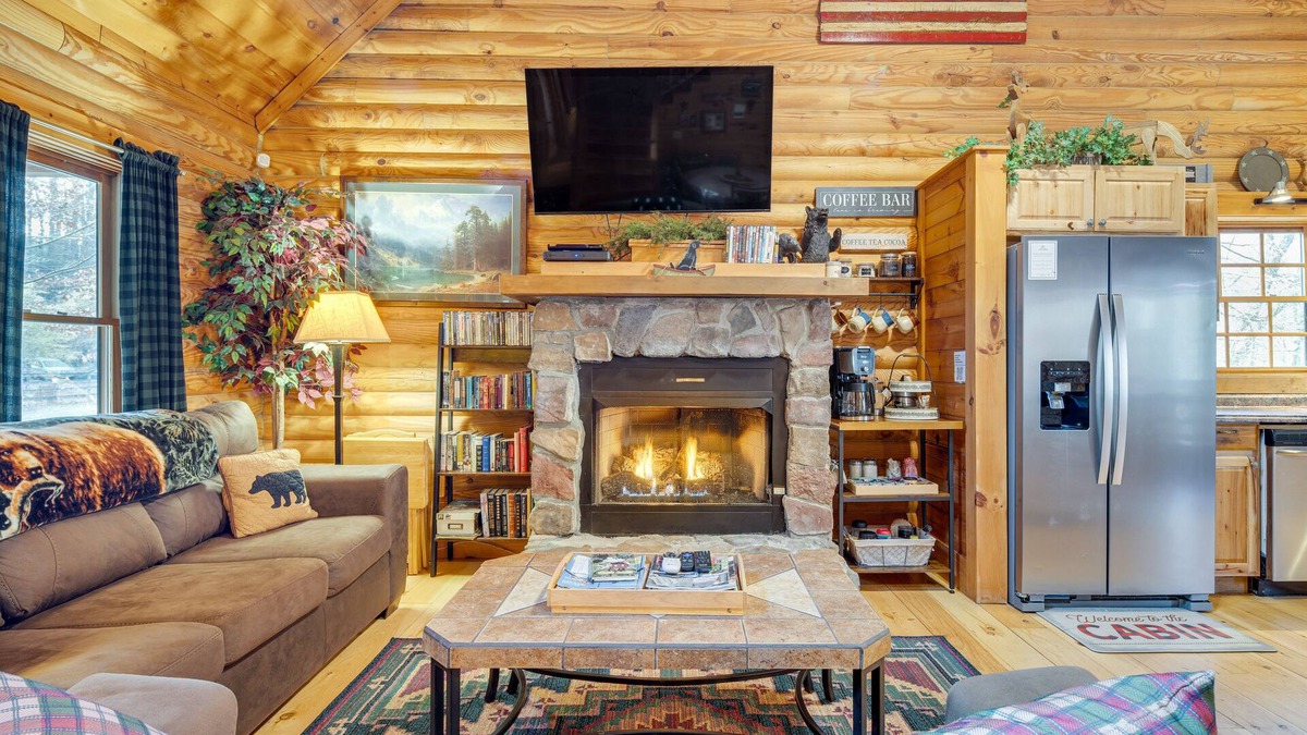 Lake Lure Cabin | Pet-Friendly Cabin w/Loft: 5 Mi to Lake Lure!