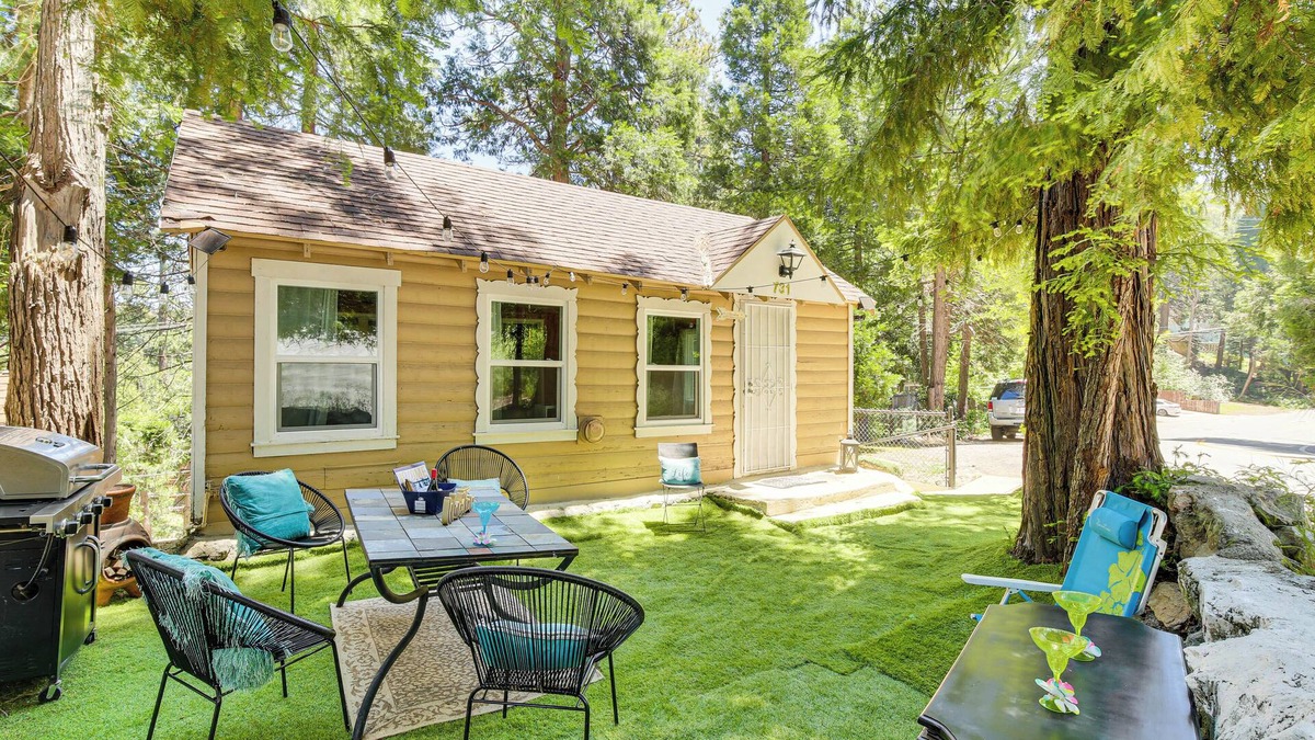 Crestline Cabin | Pet-Friendly California Abode w/Fenced-In Yard!