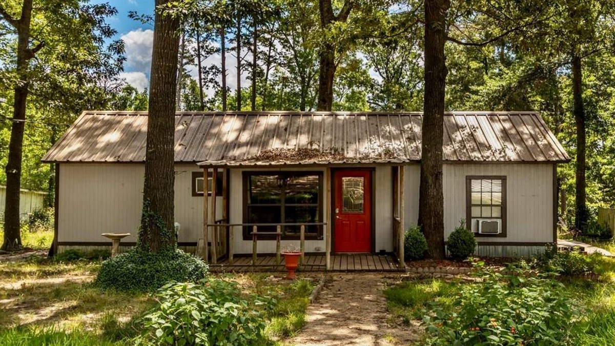 Ore City House | Pet-friendly campground cabin retreat w/shared pool, firepit, lake access