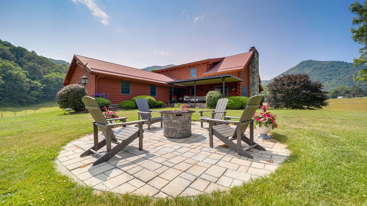 Canton Cabin | Pet-Friendly Canton Cabin w/Porch + Grill!
