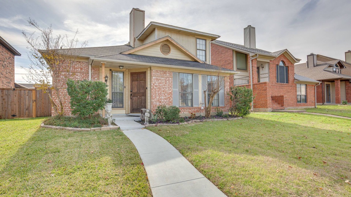 North Central Carrollton House | Pet-Friendly Carrollton Home w/Fenced Backyard!