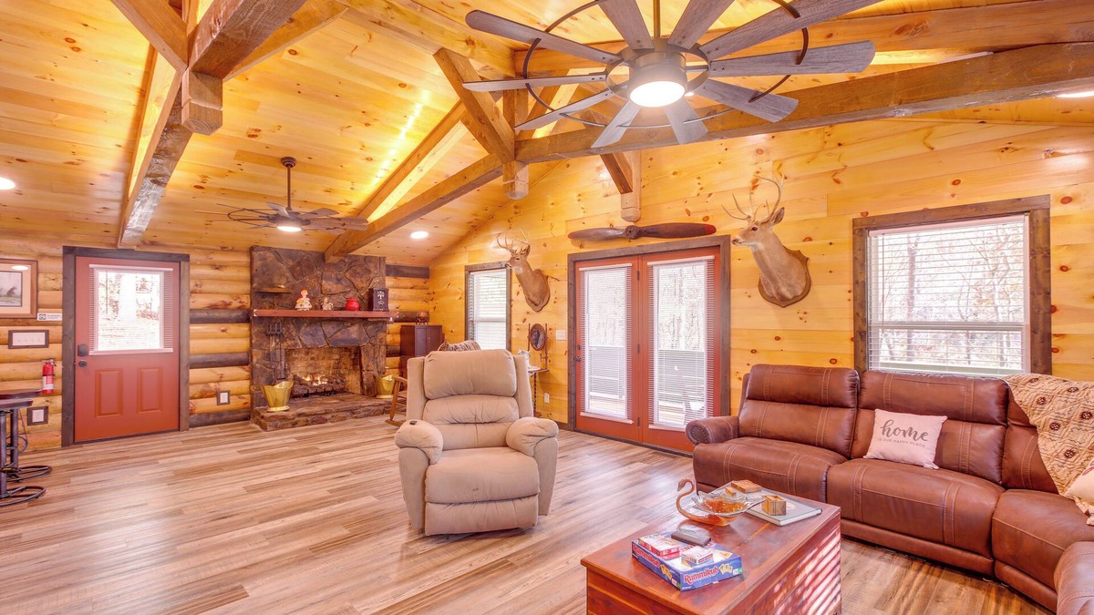 Lupton City Cottage | Pet-friendly Chattanooga Cabin w/Hot Tub & Kayaks