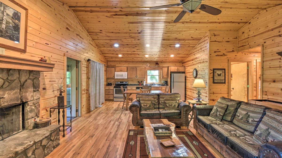 Helen Cabin | Pet-Friendly Clarkesville Cabin Rental Near Helen!