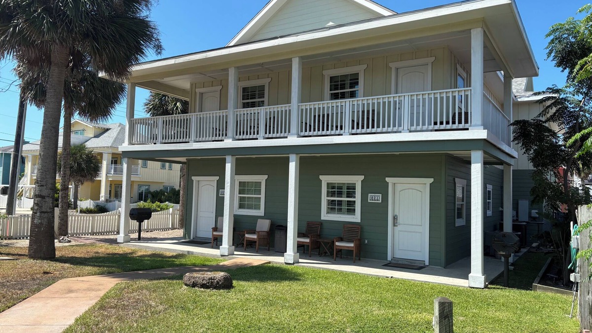 Port Aransas Condo | Pet Friendly, Close to the Beach, Golf Cart Access