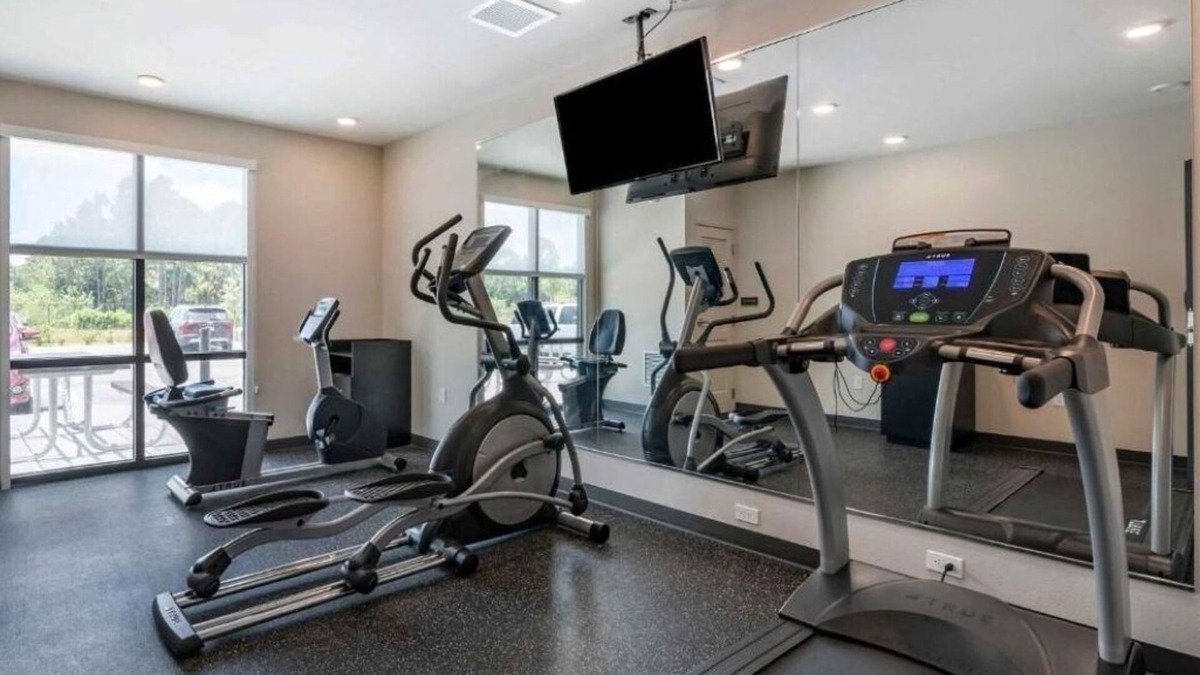 Sparks Hotel | Pet-Friendly Comfort at Spacious Modern Sparks Suite