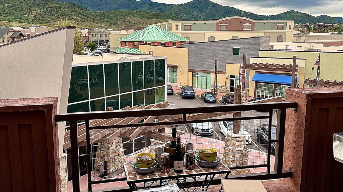 Kimball Junction Condo | Pet friendly condo in park city