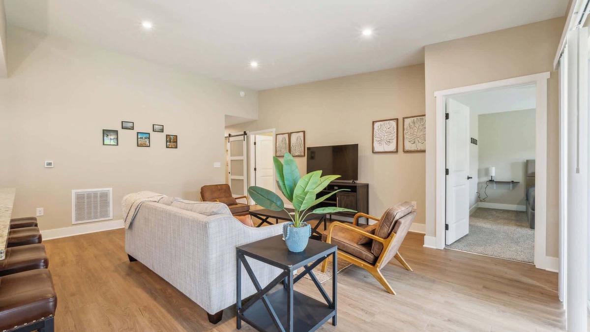 Acme Condo | Pet-Friendly Condo Close to Traverse City Sights