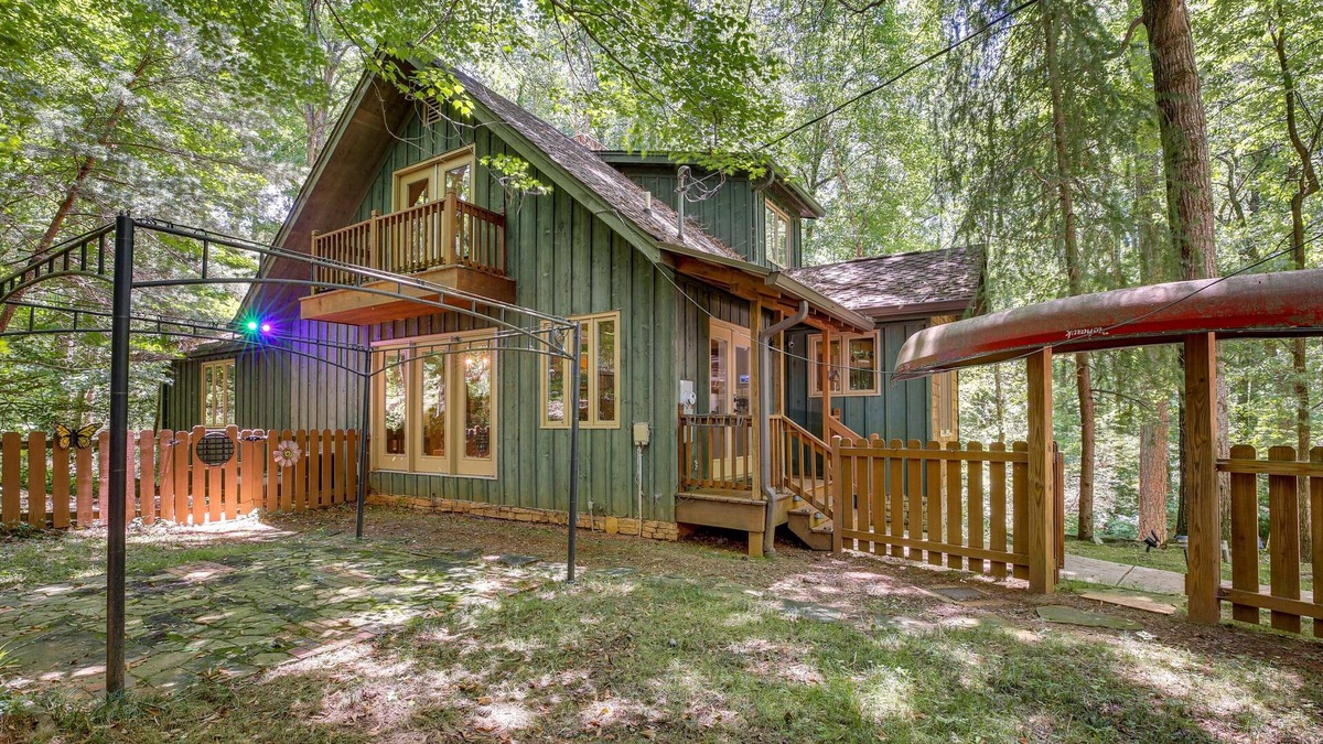Conyers Cabin | Pet-Friendly Conyers Cabin - 23 Miles to Atlanta!