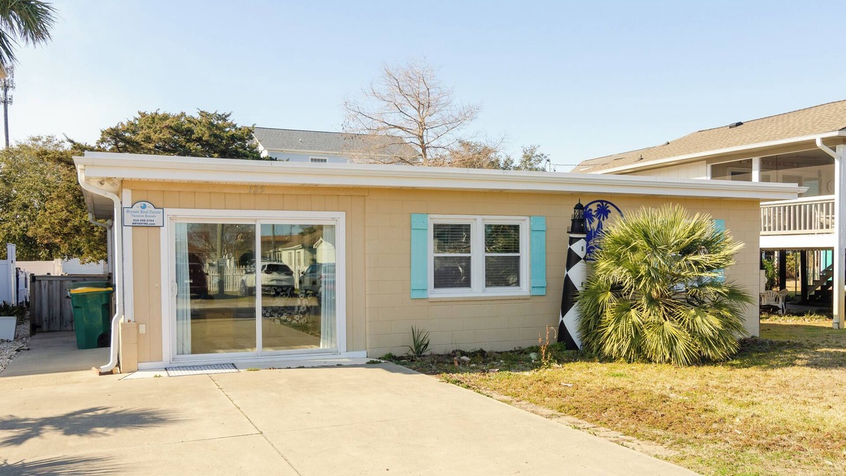 Kure Beach House | Pet Friendly Cottage Minutes from the KB Pier