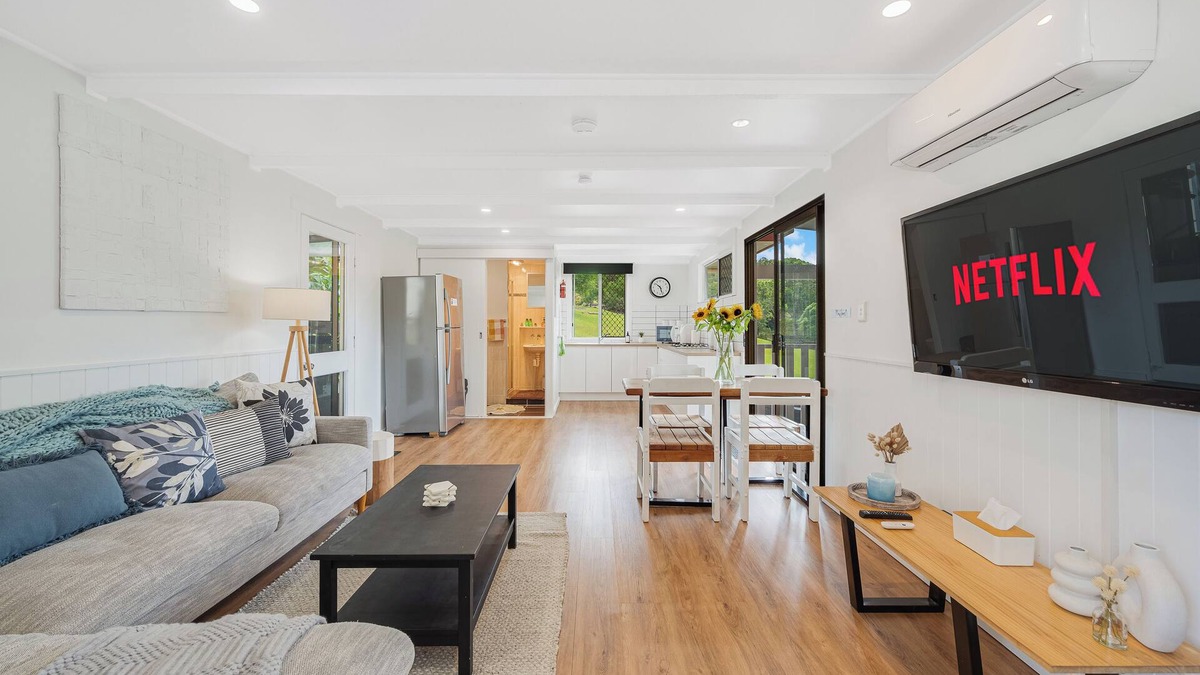 Woombye Cabin | Pet friendly cozy cabin on acreage