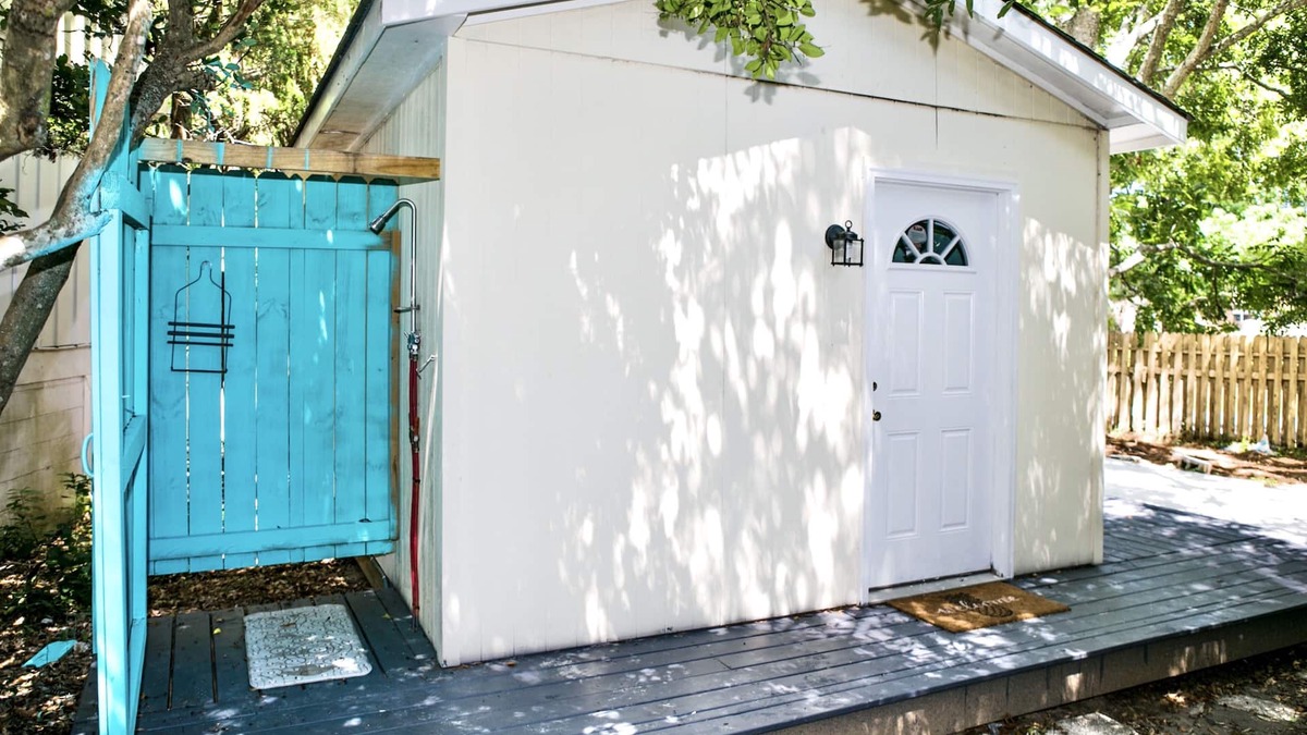 Charleston Cottage | Pet Friendly Cozy Cottage on James Island