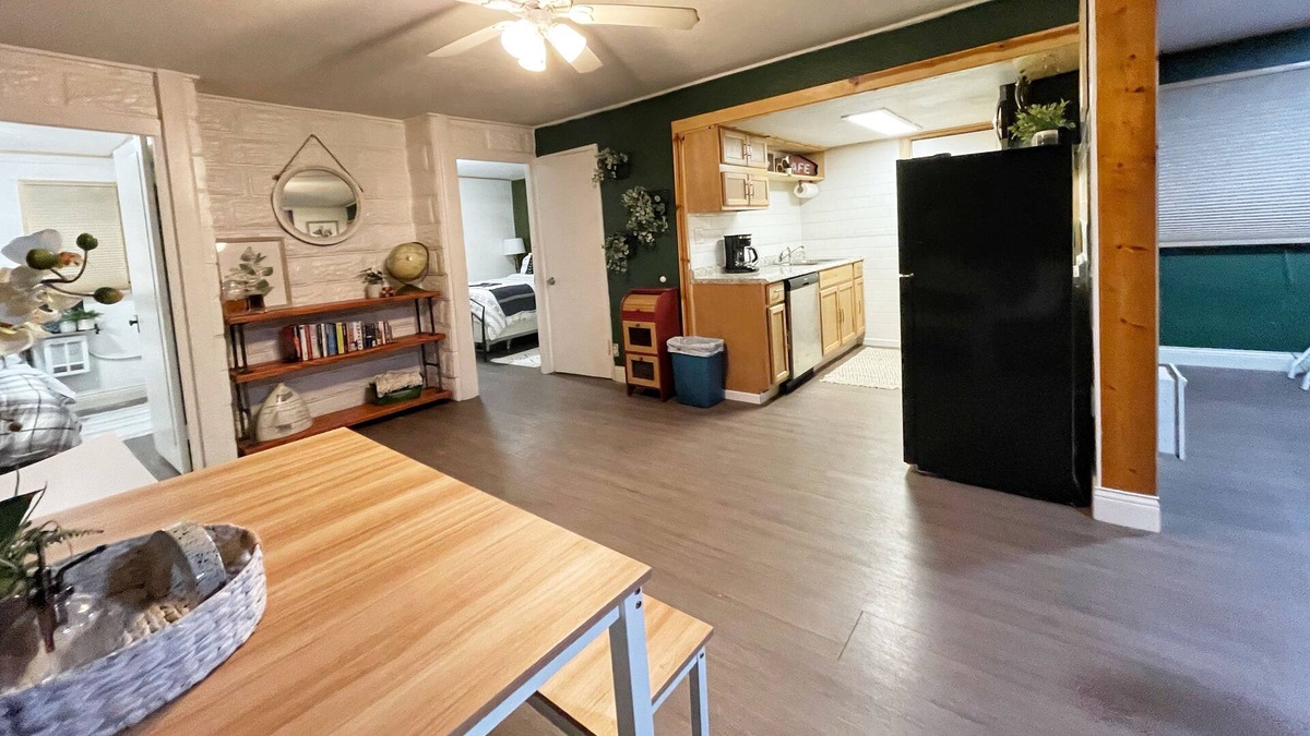 Ashford Cottage | Pet Friendly Cozy Cottage 1/2 Mile from Mt. Rainier
