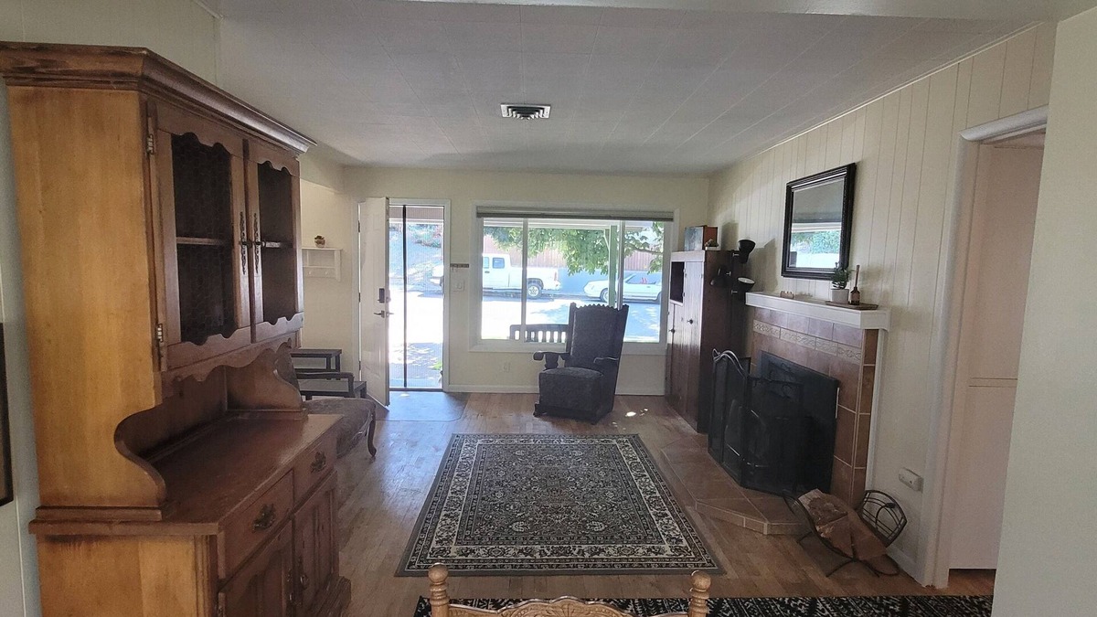 The Dalles House | Pet Friendly, Cozy Home, Near Hospital