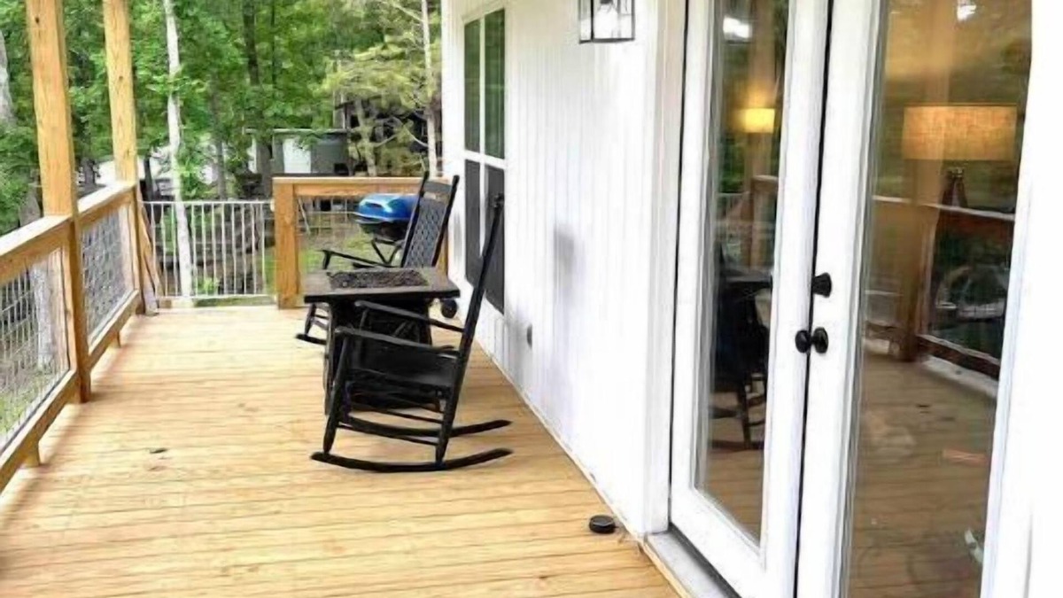 Crane Hill Cottage | Pet friendly-Crane Hill Cottage at Smith Lake