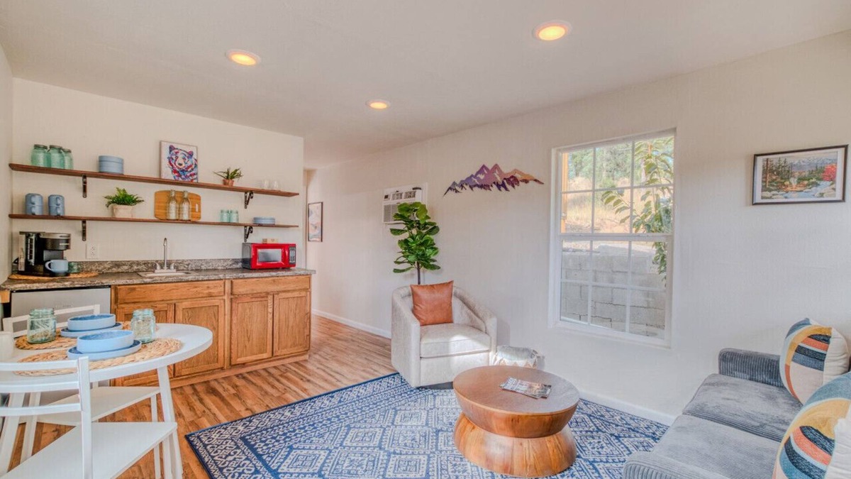 Alto Apartment | Pet Friendly | Dog Run | New Remodel | Wildlife