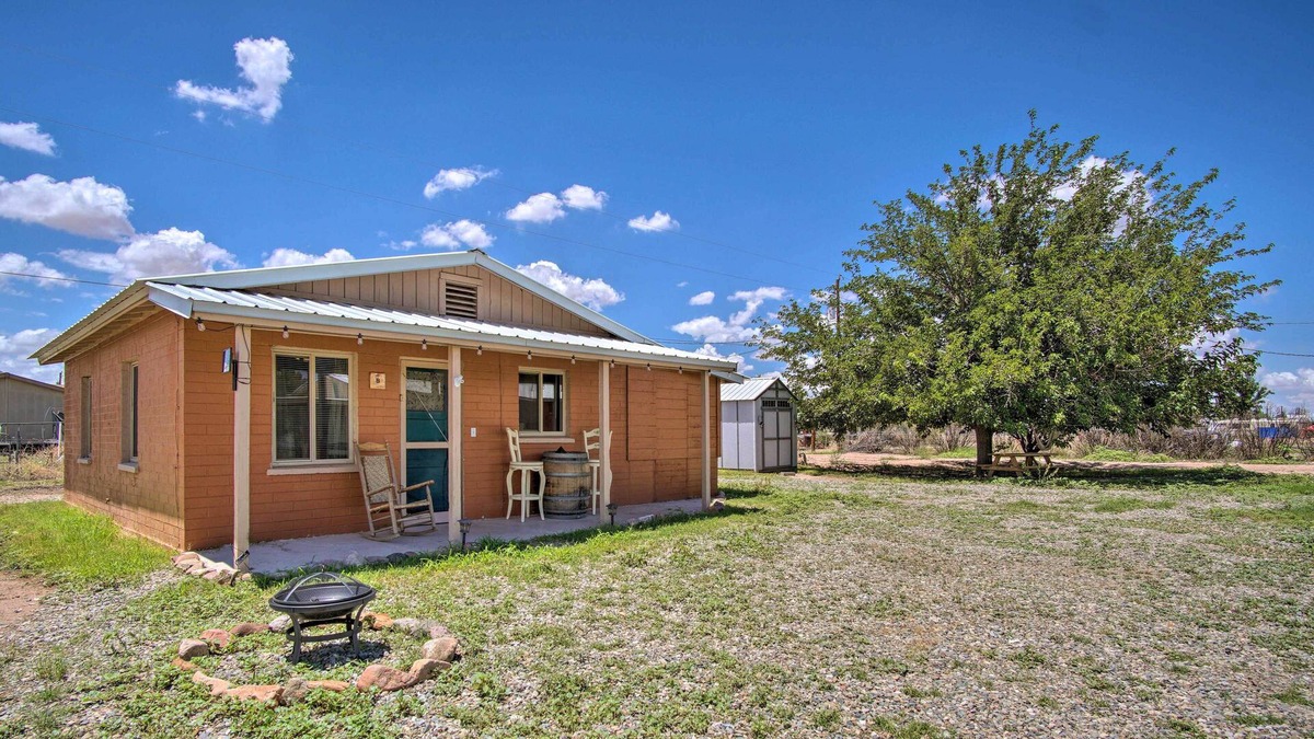 Elfrida House | Pet-Friendly Elfrida Home w/ Porch & Fire Pit