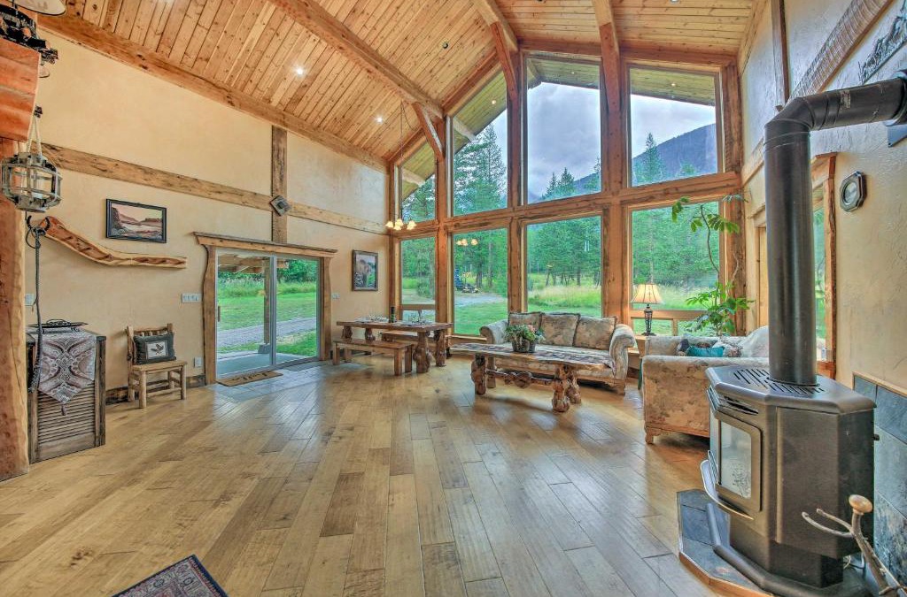 Eureka House | Pet-Friendly Eureka Getaway with Mountain Views