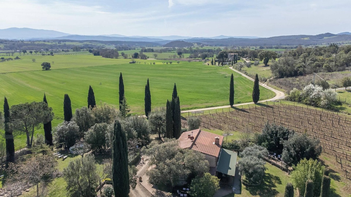 Roccastrada Villa | Pet-Friendly Finca Lucente with Mountain View, Pool, Garden & Wi-Fi