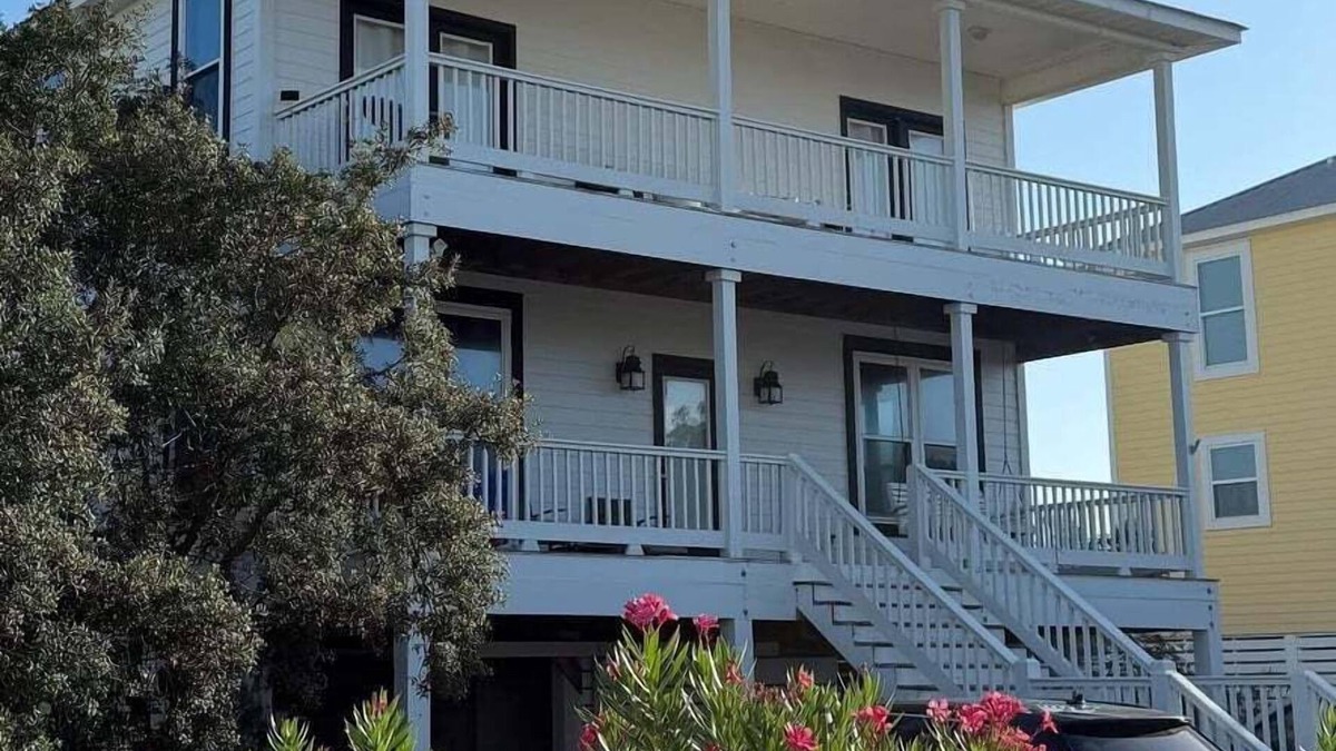 Morgantown House | Pet Friendly- Fort Morgan | Sleeps 12 | 3BR | 2.5BA