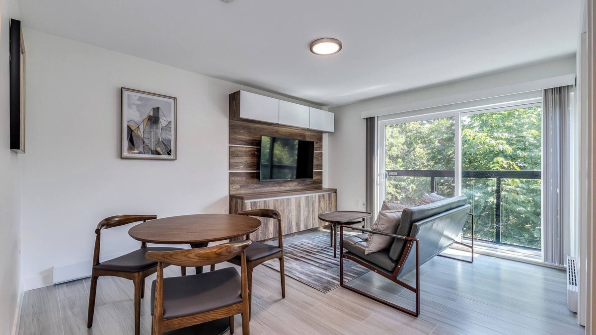 West End Apartment | Pet Friendly Furnished 2 Bedroom@ 1168 Pendrell