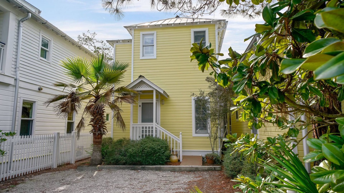Seaside House | Pet-Friendly Guest Cottage in Great Location, Seaside, FL + 2 Adult Bikes!